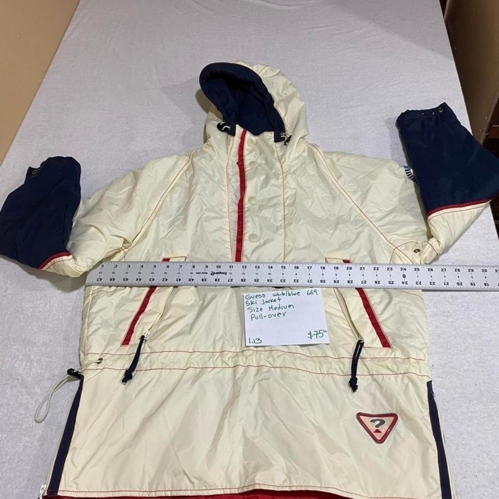 Guess white ski jacket with hood Size Medium pull over. SKU669#skiwear #winter